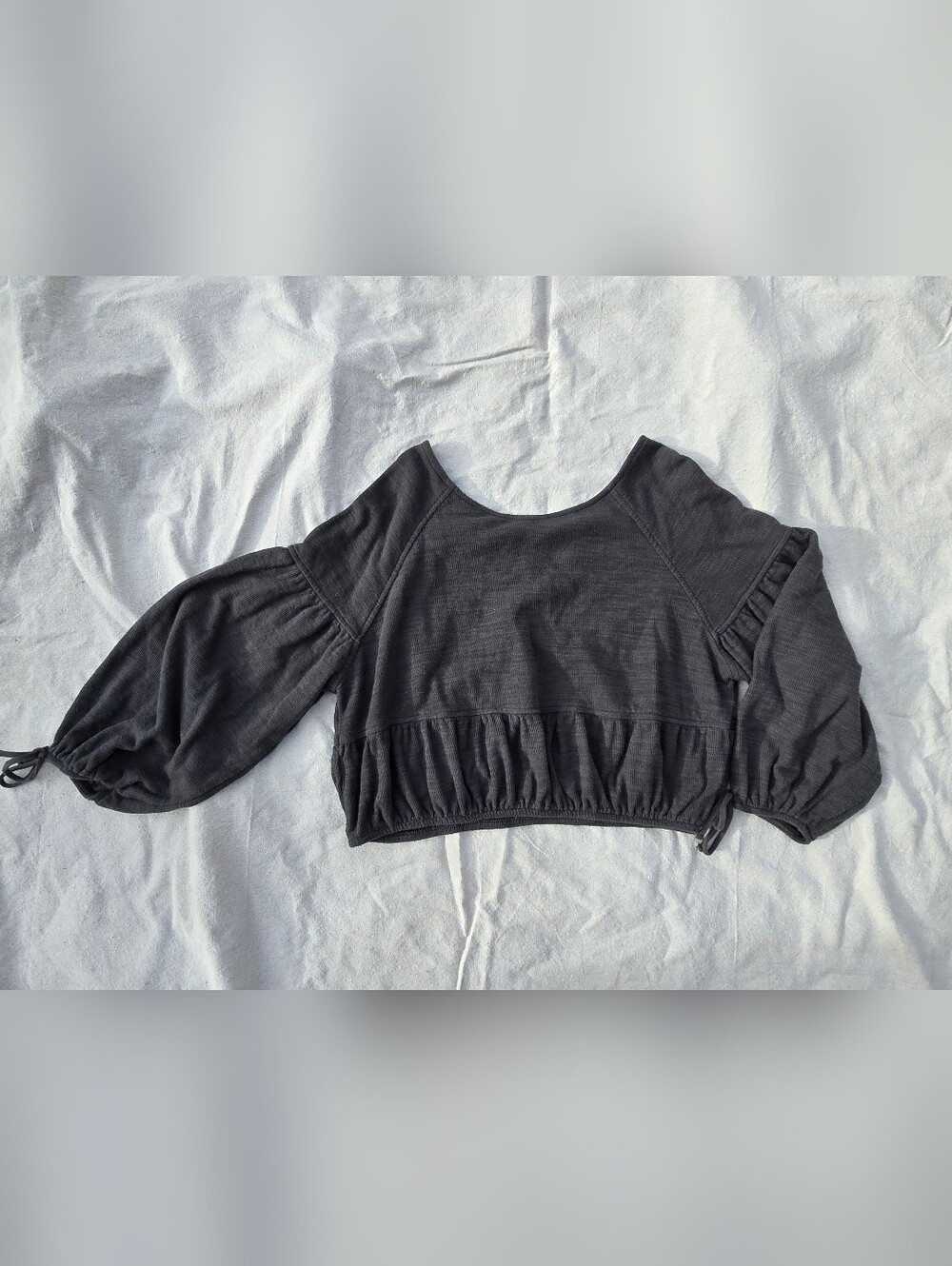 Women’s Scoop Neck Cropped Top - Charcoal